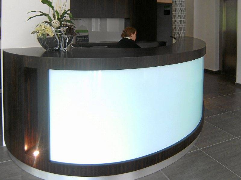 Réalisation de banque d'accueil à Lyon pose de carrelage peinture