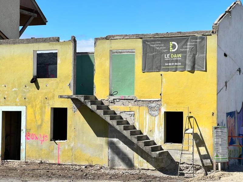 Avant Après travaux transformation maison en immeuble Douvaine