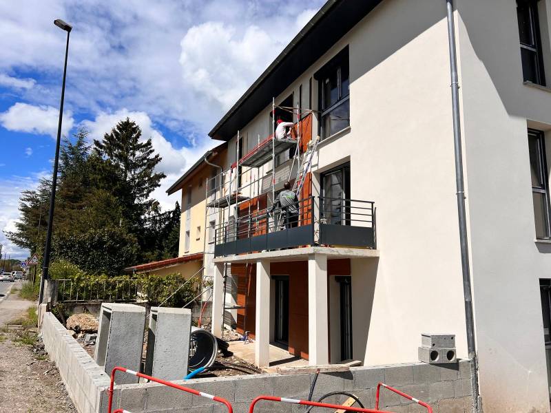Avant AprèsTravaux de rénovation de maison en immeuble à Douvaine