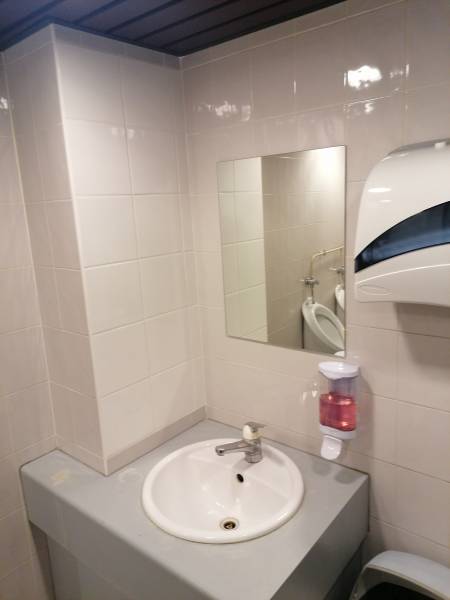 Travaux de rénovation des sanitaires carrelage faïence dans des bureaux à Lyon
