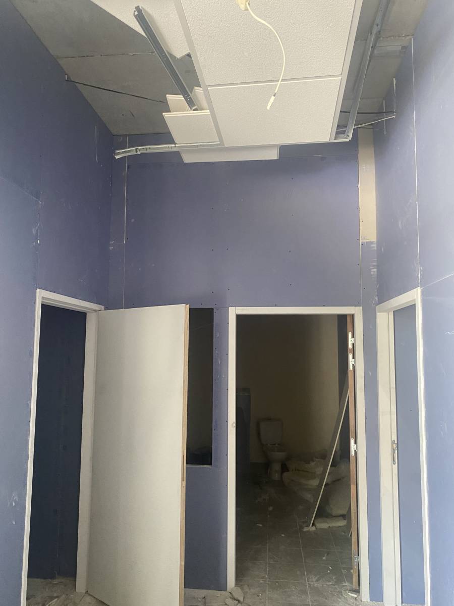 Avant/Après d'un centre médical travaux de peinture sol revêtement pvc à Lyon