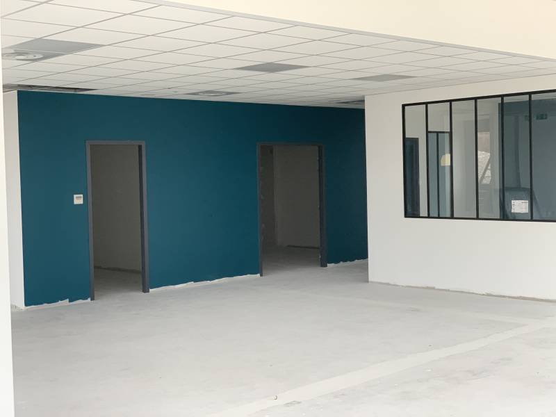 Rénovation de bureaux pose de faux plafonds peintureà Lyon