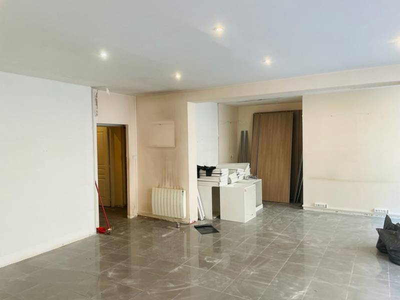 Avant/Après ancien carrelage remplacé par du parquet