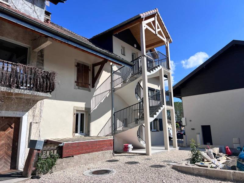Avant/Après réalisation escalier en béton en Haute Savoie