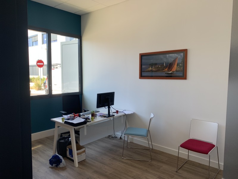 Aménagement technique complet d’un plateau professionnel à Lyon 7 avec isolation phonique renforcée et réseau RJ45 Cat 6A